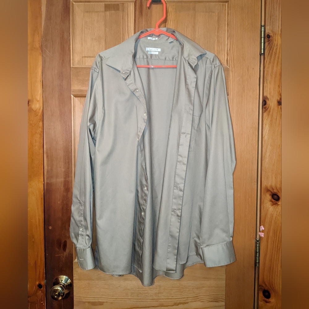 Van Heusen men's button-down shirt